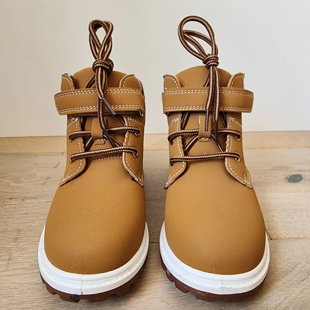 NWOT ZARA KIDS UNISEX KHAKI WINTER BOOTS SIZE 13T